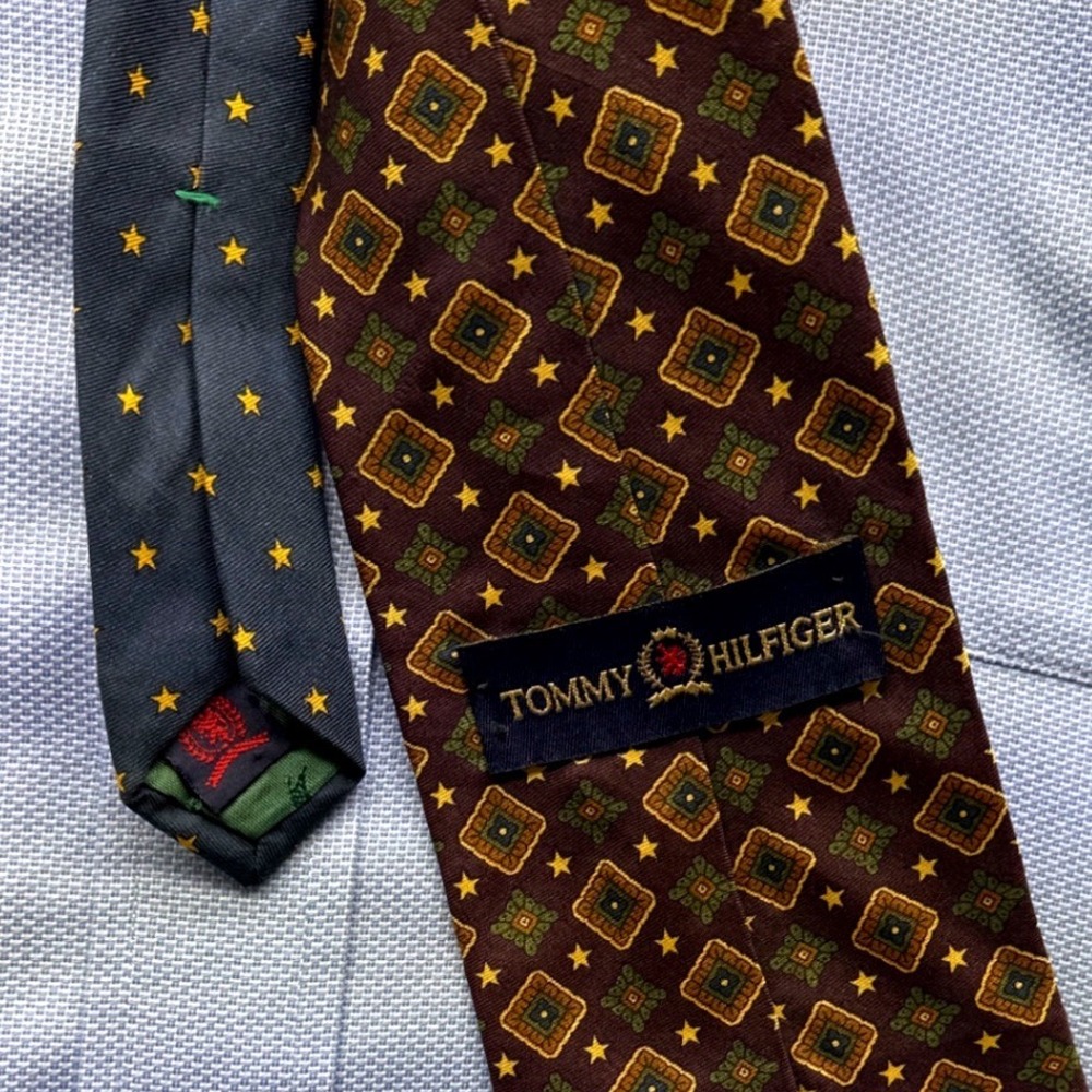 Tommy Hilfiger Mens Classic Heritage Italian Silk Tie Geometric Medallions VTG